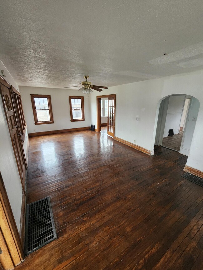 Foto del edificio - 2530 Bonds Ave