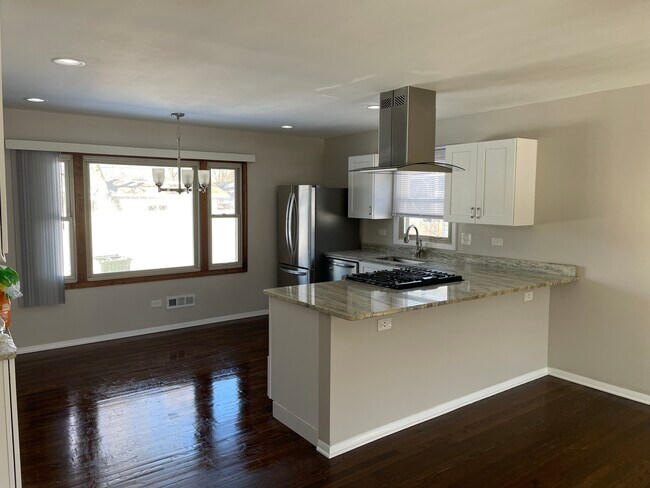 Building Photo - 83 Indianwood Dr