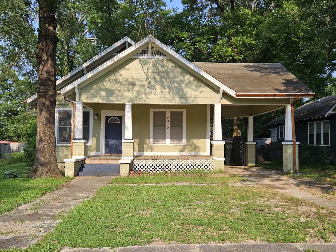 Primary Photo - 2312 Pecan St