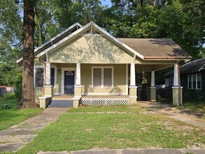 Building Photo - 2312 Pecan St