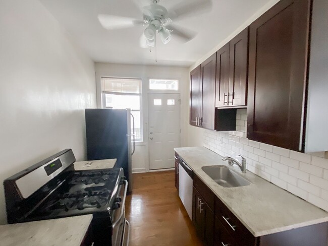 Foto del edificio - 849 W Cornelia Ave