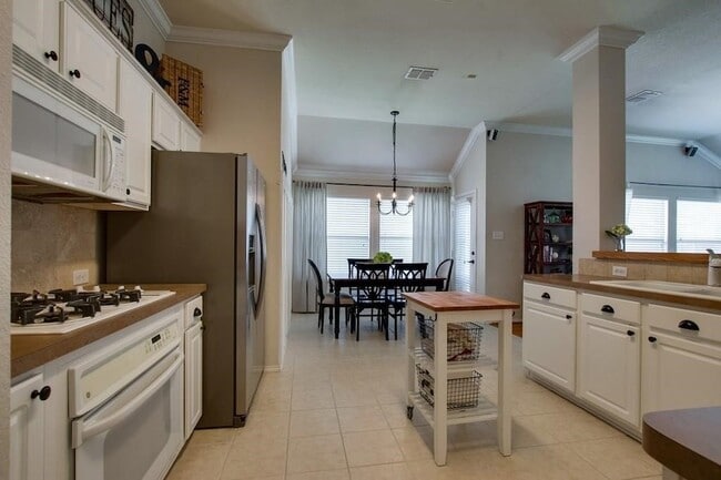 Building Photo - 6430 Plantation Ln