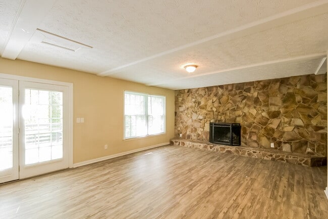 Building Photo - 4629 Dogwood Farms Dr