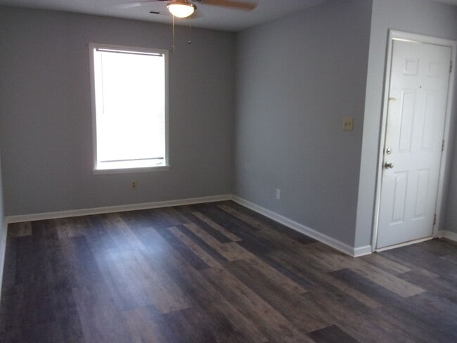 Building Photo - Ground Floor 2 Bedroom 2 Bath Condo in Farmington Hills