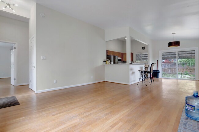 Foto del edificio - 4208 19th Pl NE