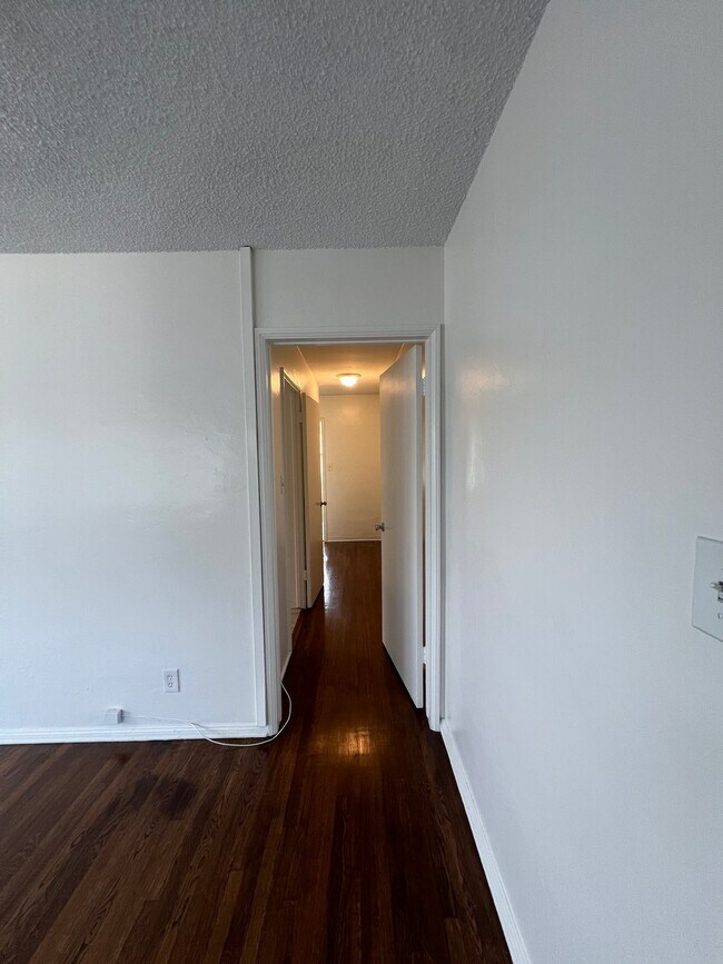 Foto del edificio - 722 E Carson St