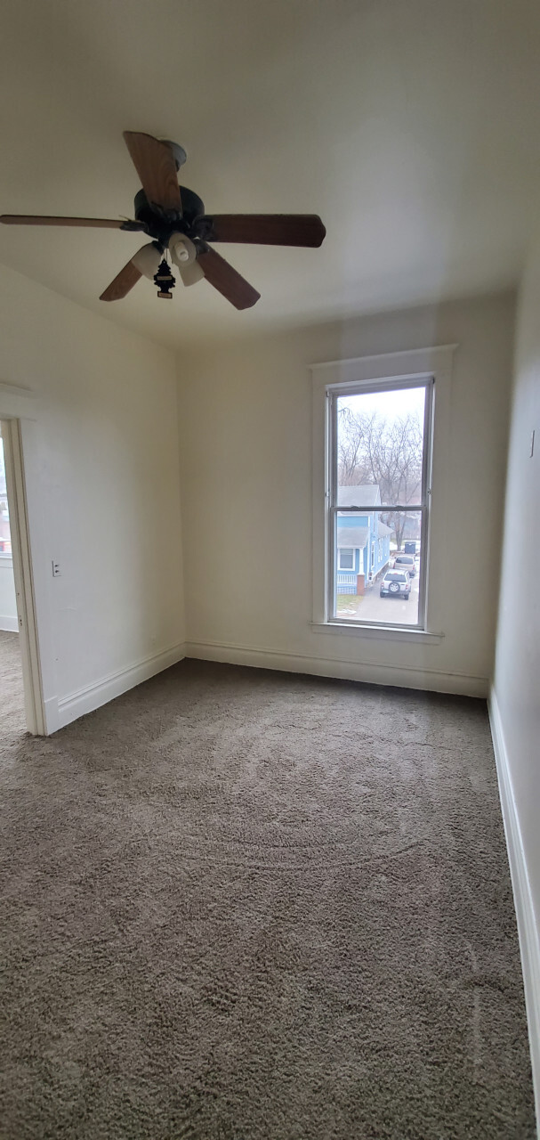 Foto del edificio - 1136 Leonard Ave NW