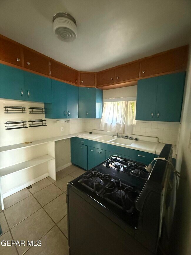 Foto del edificio - 2211 N Campbell St