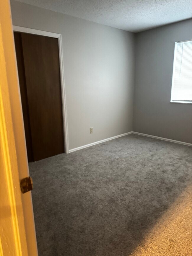 Building Photo - 6520 Delmonico Dr