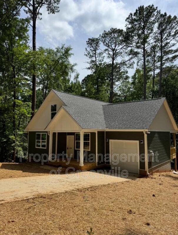 Foto principal - 830 Higgins St