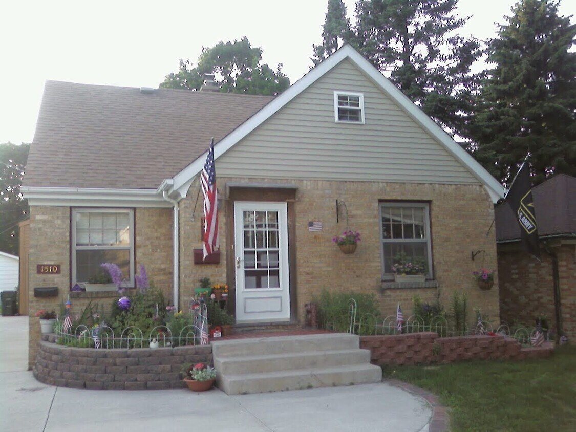 1510 Monroe St Unit 1510, West Bend, WI 53090 Apartments in West Bend