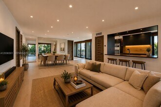 Building Photo - 801 N Venetian Dr