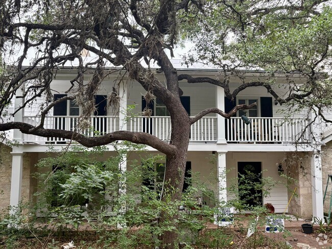 Building Photo - 207 Country Ln