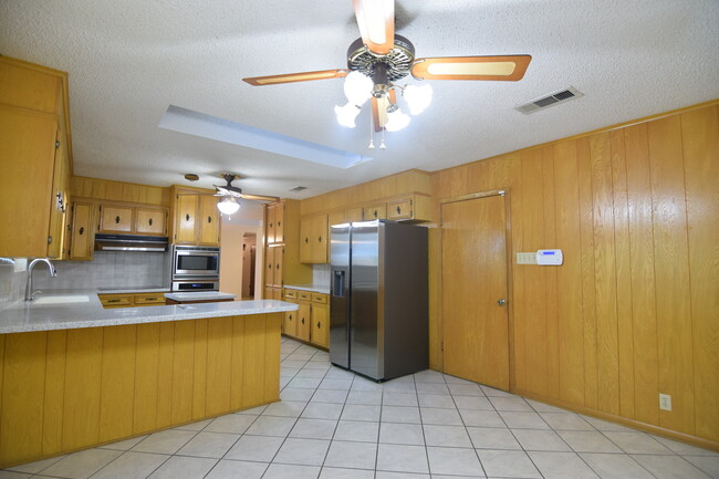 Building Photo - 10920 Hartrick Bluff Rd