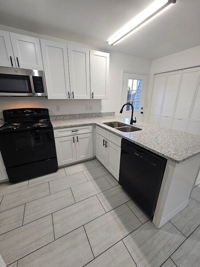 Foto del edificio - 71 Westgate Cir