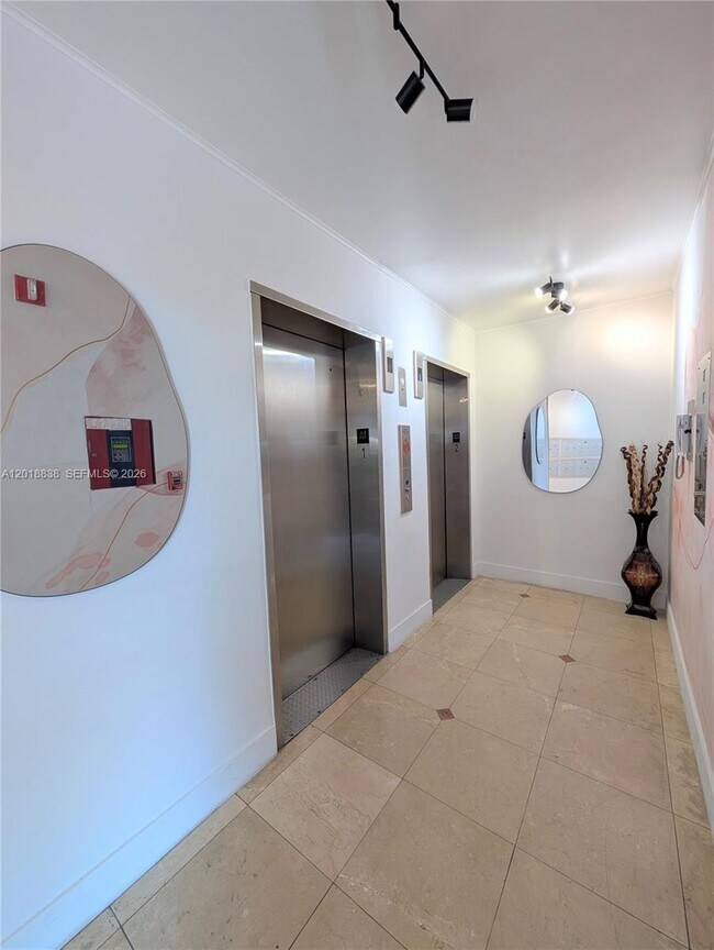 Foto del edificio - 7133 Bay Dr