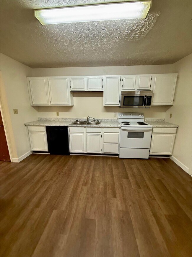 Foto del edificio - 3717 Trent Cir