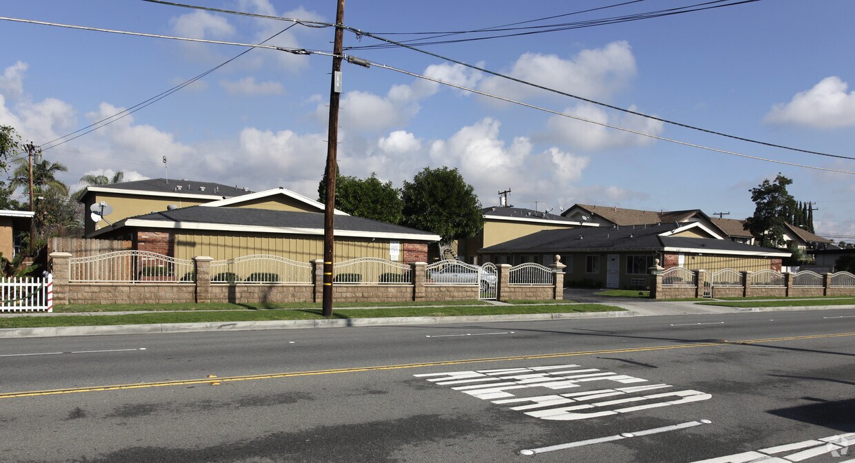 Foto del edificio - 8181-8183 Whitaker St