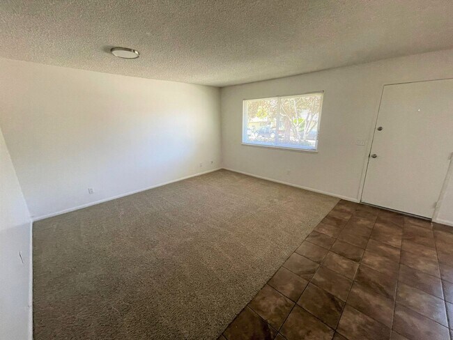 Foto del edificio - Centrally Located McKeon Condo