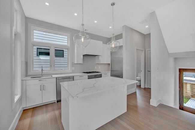 Building Photo - 297 Concord Ave