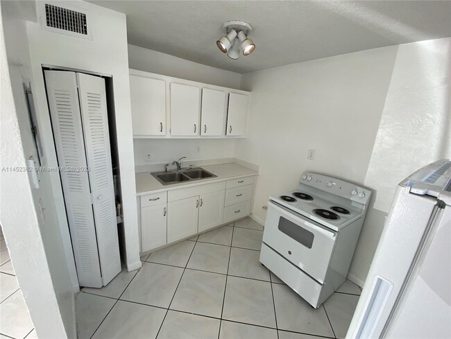 Foto del edificio - 1825 SW 67th Ave