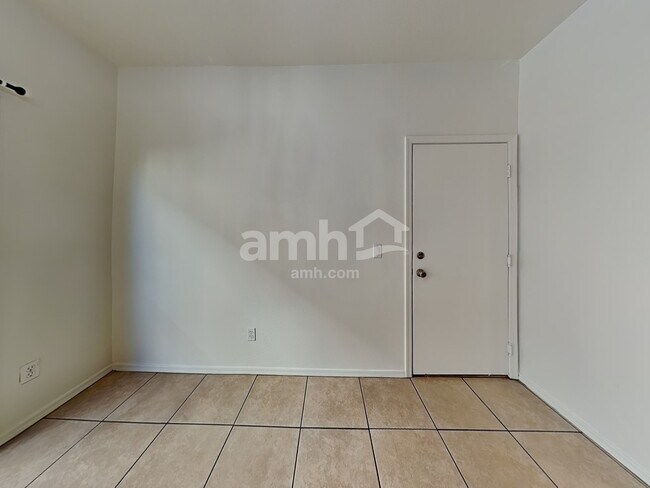 Foto del edificio - 7136 S 7th Ln