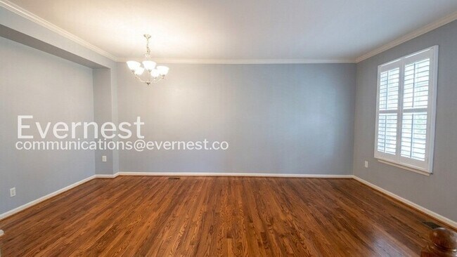 Building Photo - 1302 Wilcox Ave