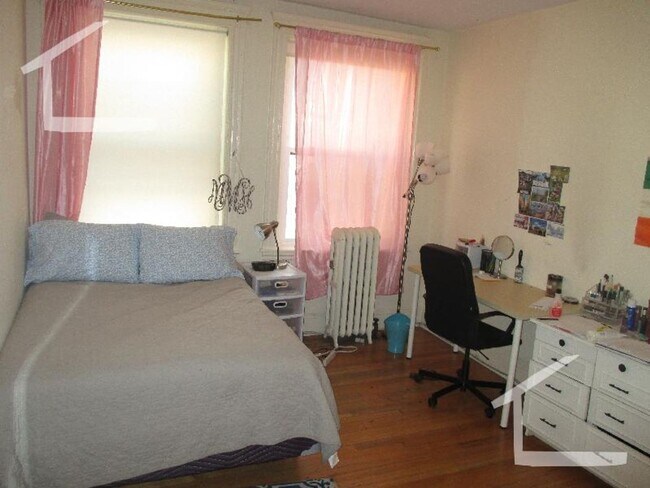 Building Photo - Amazing 3 Bed perfect for BU students