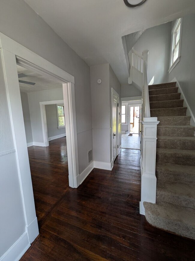 Foto del edificio - Beautifully renovated brick home in Pittsb...