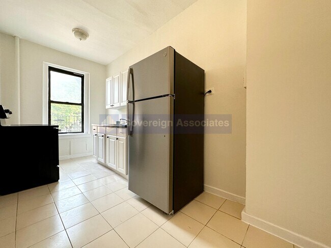 Foto del edificio - 2978 E 196th St