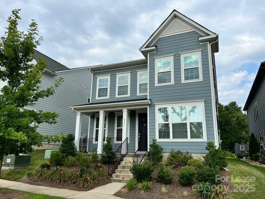Foto principal - 15531 Laverack Ln