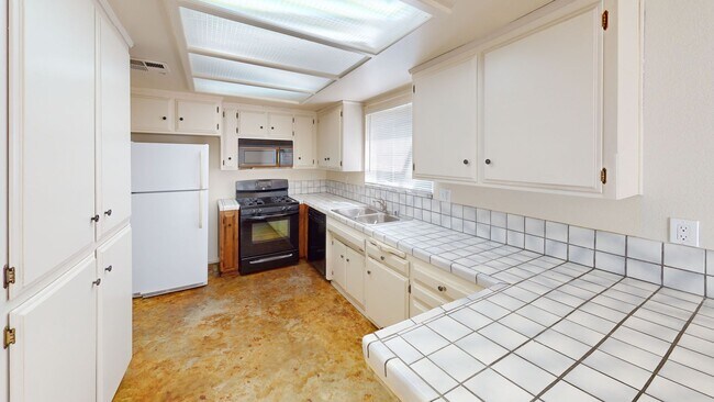 Foto del edificio - *DEPOSIT PENDING* 3 Bedroom 2.5 Bathroom H...