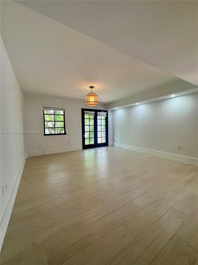 Foto del edificio - 437 Santander Ave