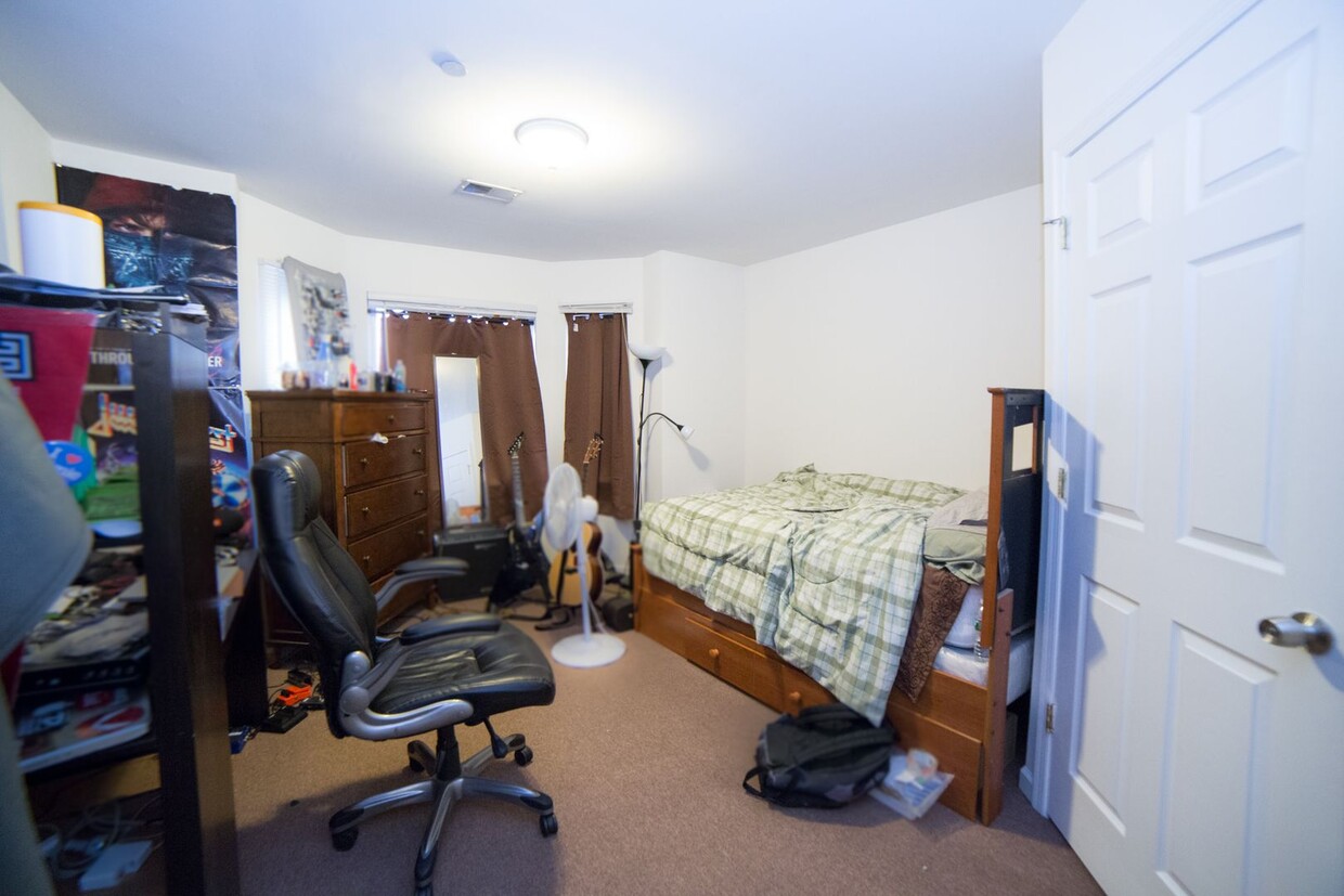 Primary Photo - Newly Renovated Temple Apartment