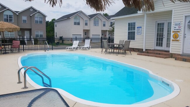 Building Photo - SOUTHWIND TOWNHOMES LLC 14-22D
