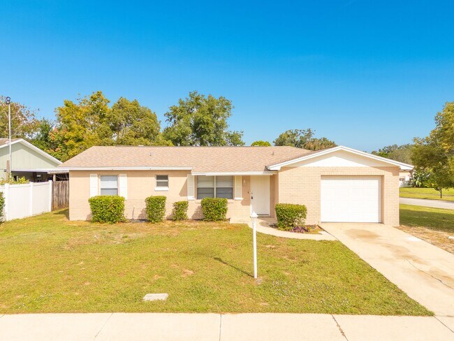 Foto del edificio - 3 Bedroom, 2 Bath Home in Ormond Beach – Lawn Care Included!