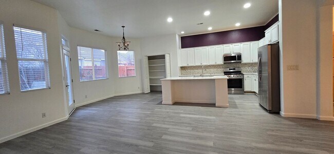 Building Photo - Beautiful South Meadows Home For Rent