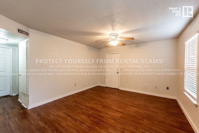 Foto del edificio - 2102 Blueberry Ln