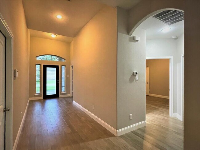 Foto del edificio - 687 Cumberland Ridge Ln