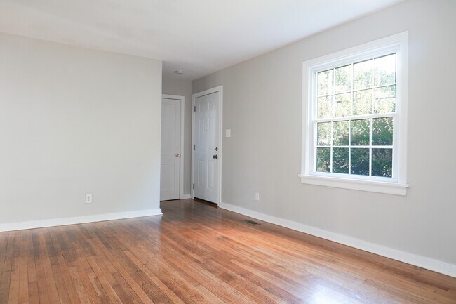 Foto del edificio - 6704 Hermitage Rd