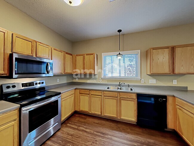 Foto del edificio - 13634 Riding Hill Ave