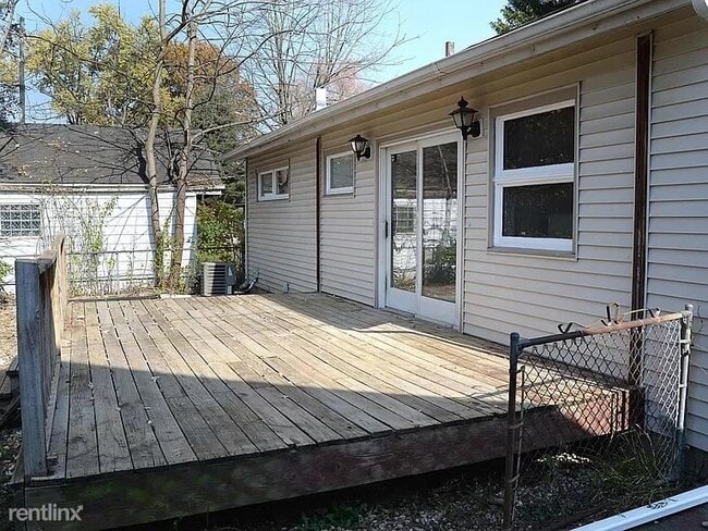 Foto del edificio - 2 br, 2 bath House - 875 Elizabeth Ave