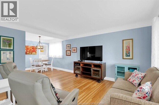 Photo du bâtiment - 3692 McKay Ave