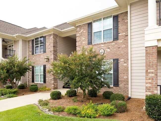 Building Photo - Beautiful 3 Bed 2 Bath Condo with Community Amenities