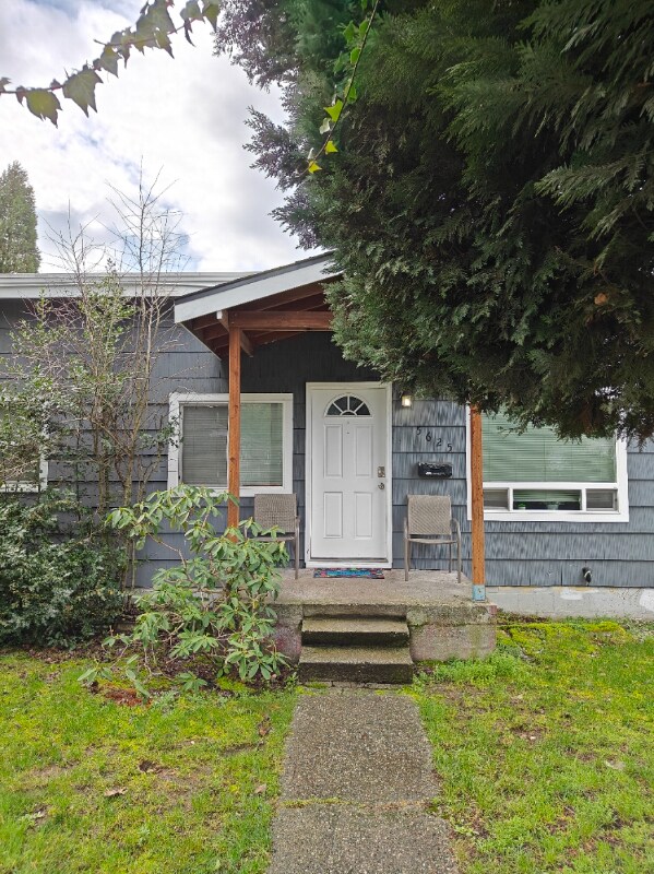 Building Photo - 5625 Delridge Way SW
