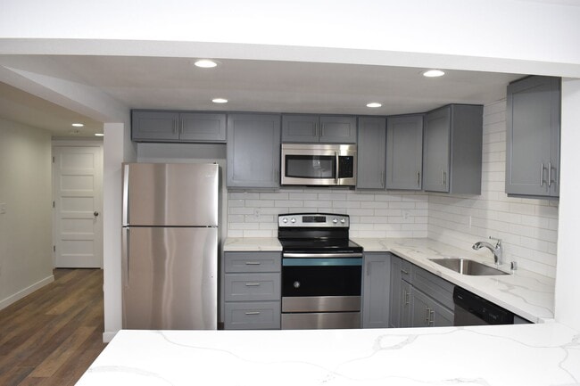 Building Photo - 3127