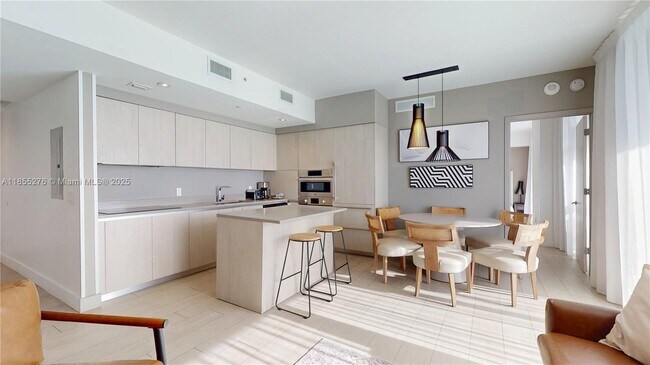 Building Photo - 4010 S Ocean Dr