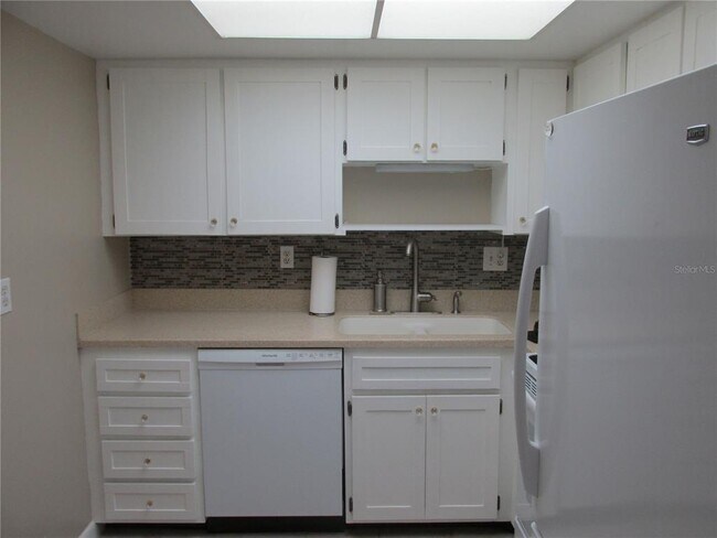 Building Photo - 618 Bird Bay Dr S