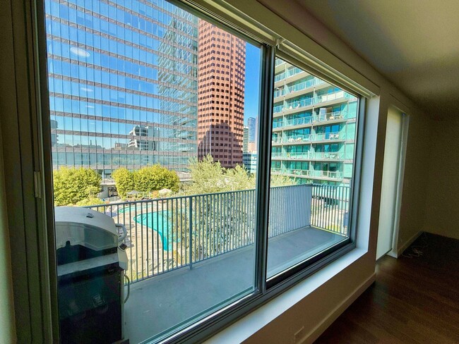 Foto del edificio - DTLA Penthouse Floor 1BD Condo w/Utilities...