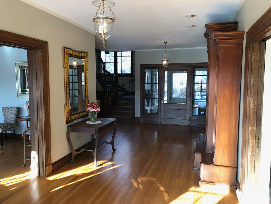 Primary Photo - 900 State St
